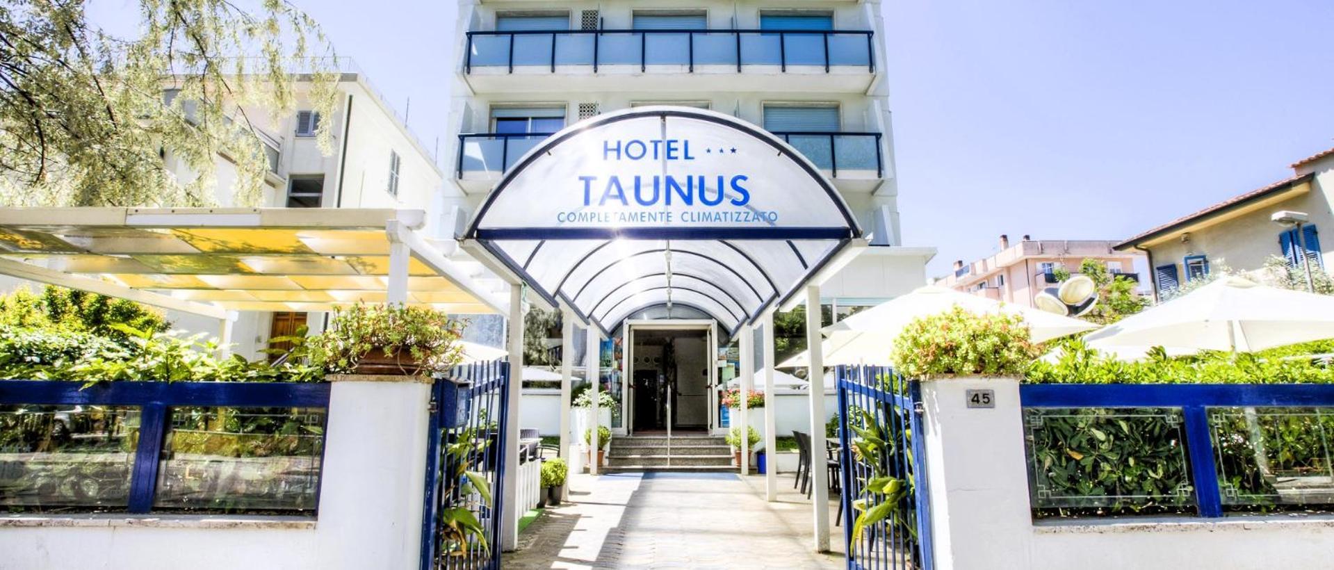 Hotel Taunus - Vista Mare Ричоне Екстериор снимка