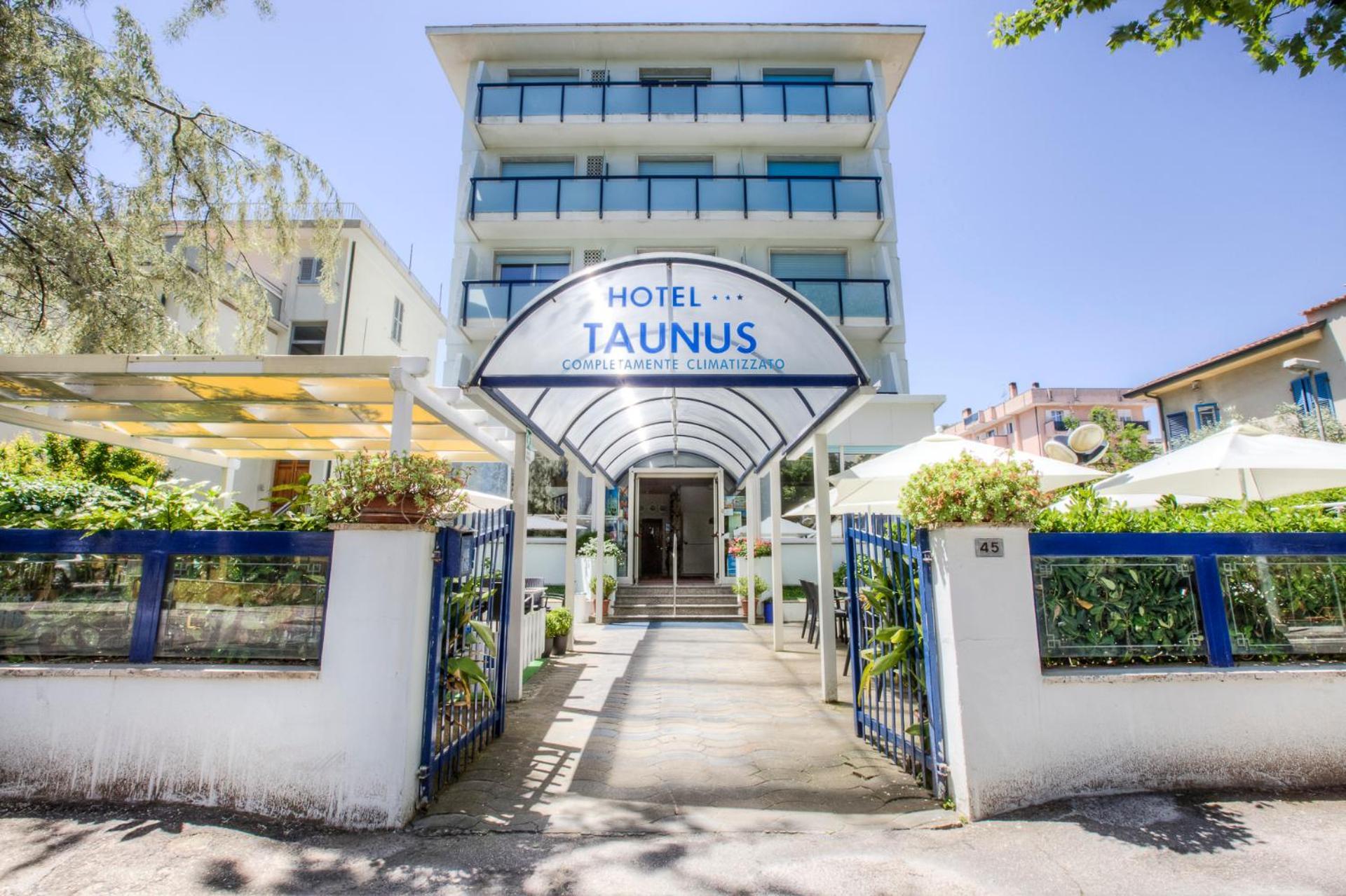 Hotel Taunus - Vista Mare Ричоне Екстериор снимка